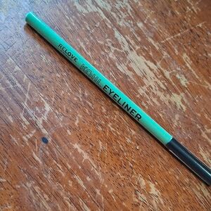 Relove By Revolution Kohl Eyeliner Pencil in Green